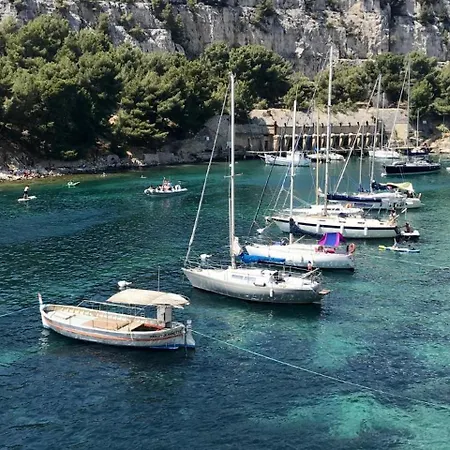 Au Pied Des Calanques De Cassis